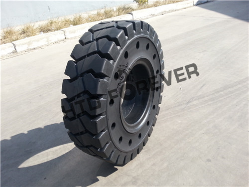 充氣輪輞式實(shí)心輪胎